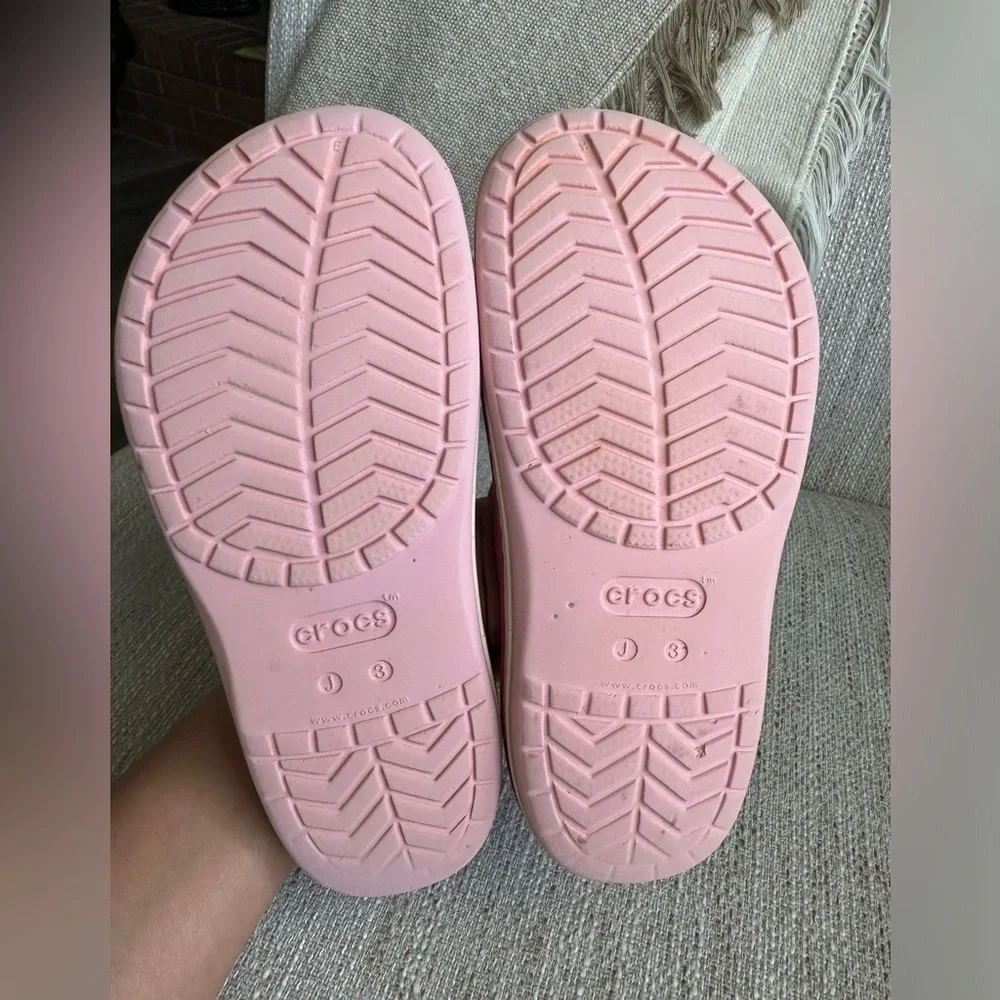 💝 CROCS Kids J 3 light pink with white and  red logo used but great condition.
